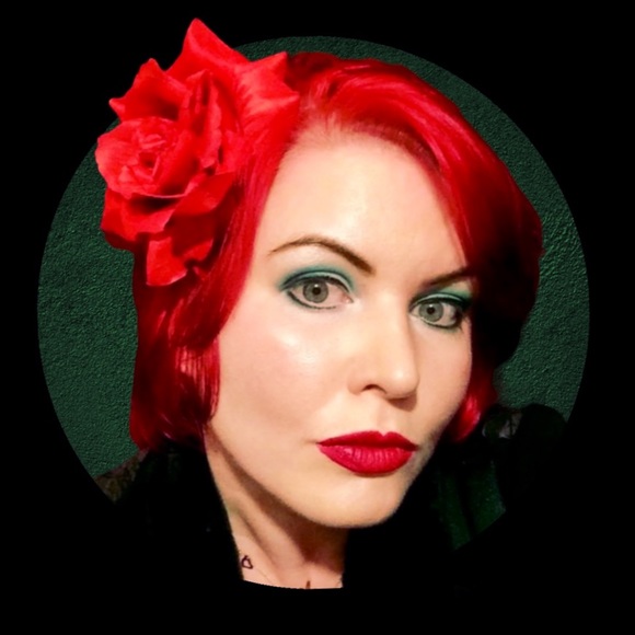 Like this post to be notified when I go LIVE! Meet your Posher VisualEyeCandy! - Picture 7 of 13